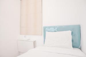 Homey and High Floor 2BR at Sky House BSD Apartment By Travelio