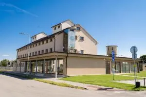 Reštaurácia s ubytovaním Mikov Dvor - Slepčany