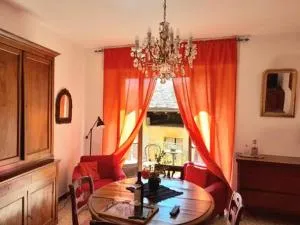 Appartamento in dimora storica con patio fiorito - Chiuro