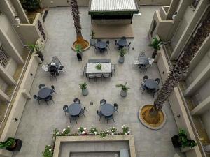 Qs Evander Hotel & Apartments