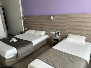Hotels BRIT HOTEL CONFORT NEVERS Centre Gare : Chambre Triple
