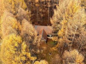 A traditional Japanese house with a sunken fireplace, located near Pippu Ski Resort