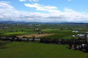 A traditional Japanese house with a sunken fireplace, located near Pippu Ski Resort
