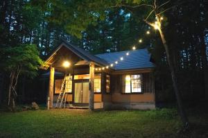 A traditional Japanese house with a sunken fireplace, located near Pippu Ski Resort