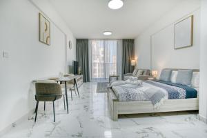 Luxury Studio with Marina View Al Hamra Village