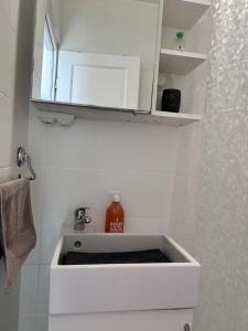 STUDIO POOL HOUSE VUE MER PANORAMIQUE AMAZING SEA VIEW WIFI LINGE LINEN INCLUT AIRCONDITIOn