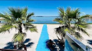 Appartements Escapade provencale : Two-Bedroom Deluxe Apartment with Garden View