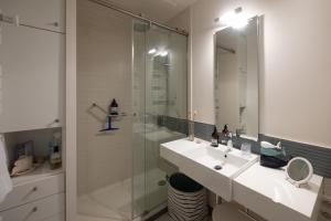 Au bord de leau - Vue imprenable sur le bassin