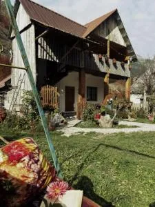 Guesthouse Lola - Curraj i Epërm