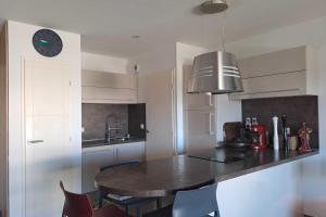 Beautiful T2 with pool - near beach