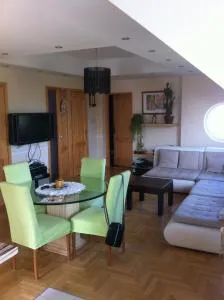 Zárva! Nem foglalható! - Örvényes