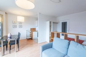 M078 Marquer joli studio château rouge