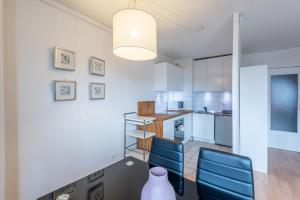 M078 Marquer joli studio château rouge