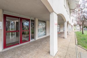 M078 Marquer joli studio château rouge