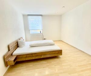 Central 4 Room Apartment MINIMUM STAY 30 DAYs