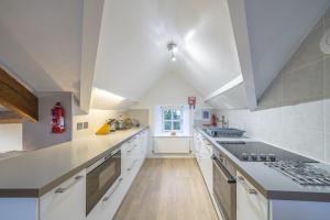 The Viewpoint - Stylish apartment in an elevated position in the centre of Ambleside