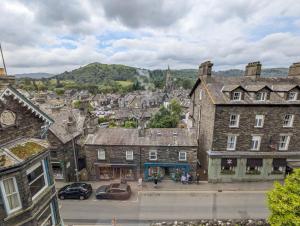 The Viewpoint - Stylish apartment in an elevated position in the centre of Ambleside