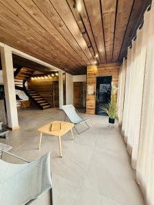 Chalets Chalet Monarch - Les Carroz - Sauna, Spa & vue Montagnes : photos des chambres