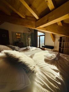 Chalets Chalet Monarch - Les Carroz - Sauna, Spa & vue Montagnes : photos des chambres