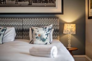 Gillespie Apartments - Golfers Dream