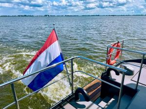 Blue Sky - Homeship met Toplocatie aan het Sneekermeer