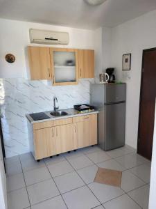 One bedroom apartment on the beach Zaratic Jezera