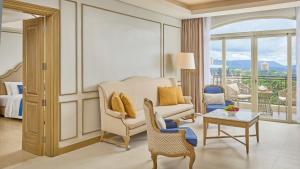 Twin Lakes Hotel near Tagaytay