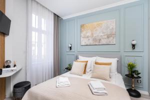 Three in One Old Town Air Conditioning Balcony