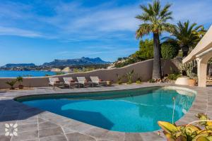 Villa Goldeneye by Abahana Villas