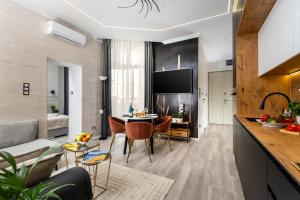 Three in One Old Town Air Conditioning Balcony