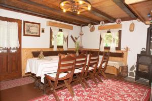 Uni-kom forest lodge