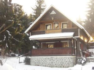 Uni-kom forest lodge