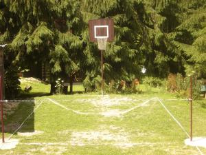 Uni-kom forest lodge