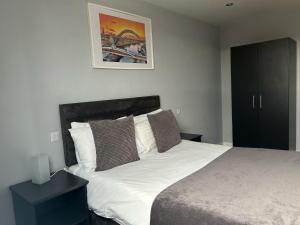 Aerial House, Quayside by Beehosting, Newcastle-Upon-Tyne