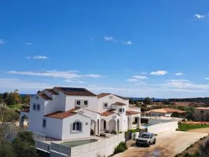 Villa con piscina vista mare - Limpiddu