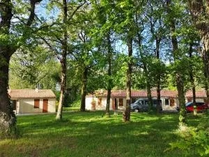 Joli Cottage Tiny en forêt au Village Vacances - Le Tablier