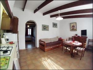 Au jardin de la ferme - gite roses rouges