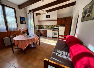 Au jardin de la ferme - gite roses rouges