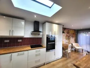 Modern one-bed flat with garden - West Parley