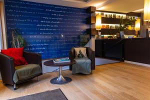 Family Room with Private Bathroom room in Adveniat Paris