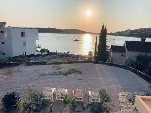 HELENA - Рогозниця