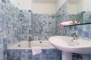 Villas LA SOLEILLADE VI4451 By Riviera Holiday Homes : photos des chambres