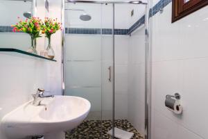 Villas LA SOLEILLADE VI4451 By Riviera Holiday Homes : photos des chambres