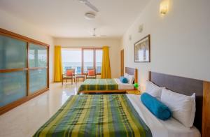 Stunning Hilltop 3BR Villa w Pool and River View