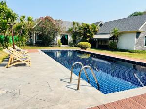Bann 5 Rai Poollvilla