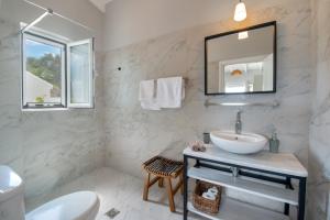 VILLA BETTIE Sea Views & Sunrise 3BR Villa w Pool & Privacy