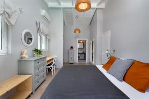 VILLA BETTIE Sea Views & Sunrise 3BR Villa w Pool & Privacy