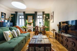 W Home - Danube River View - Gellert Hill Panorama - Sleeps 6