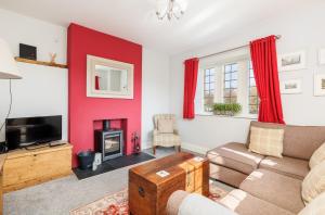 The Old Abbey Farmhouse - Stay at Quarr Abbey Monastery - Pet-Friendly Farmhouse with History & Countryside Views, surrounded by woodland & nature