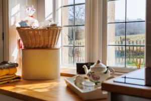 The Old Abbey Farmhouse - Stay at Quarr Abbey Monastery - Pet-Friendly Farmhouse with History & Countryside Views, surrounded by woodland & nature